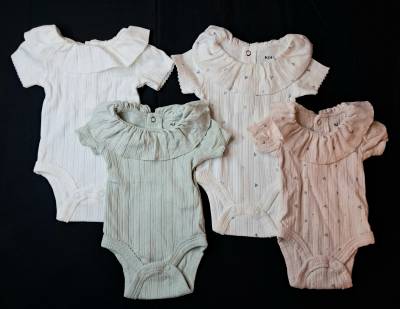 Lot body Fille, age 1 mois , marque KIABI